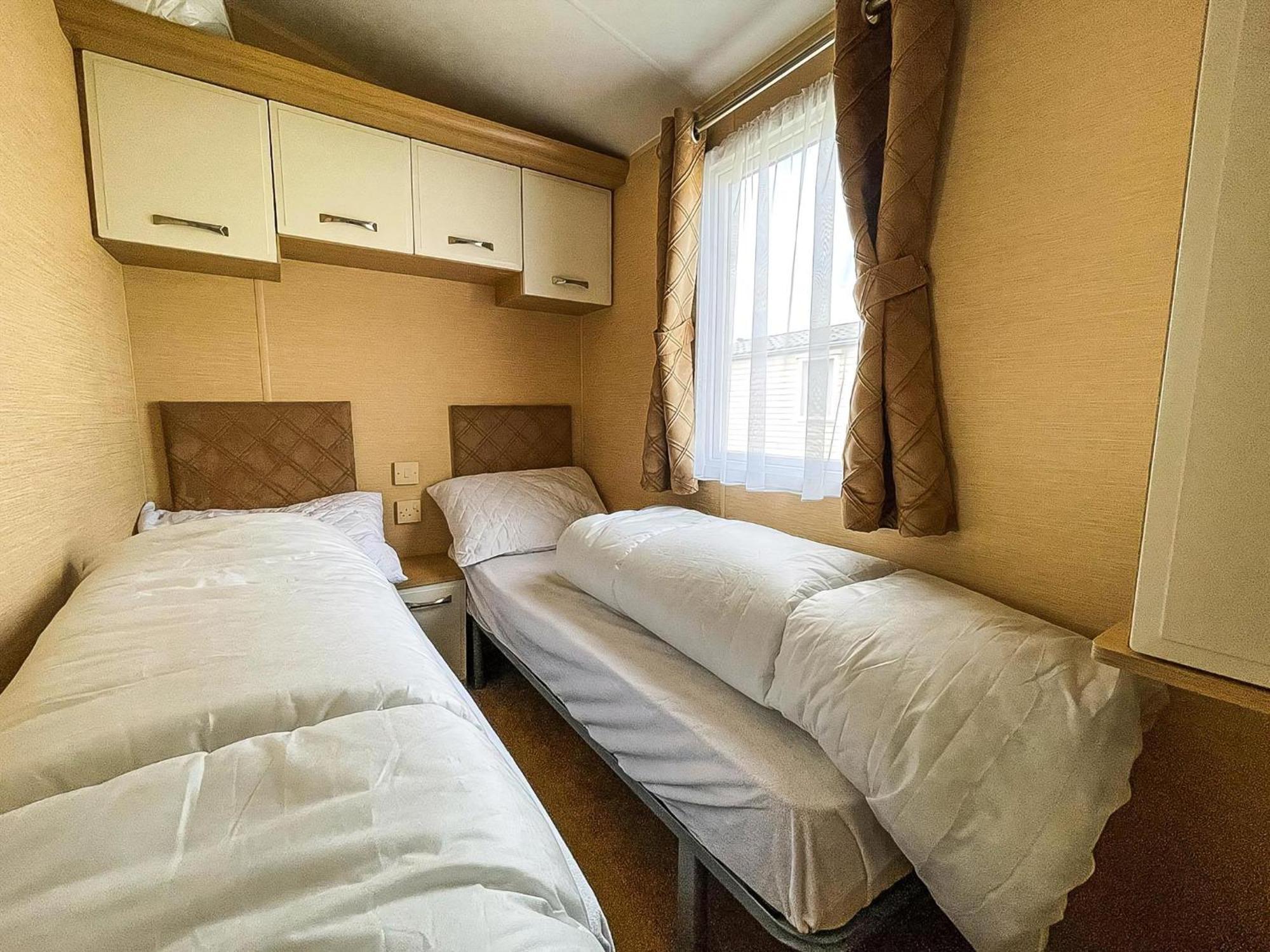 Lovely Caravan By The Beach In Pakefield, Suffolk Ref 68007Cl Lowestoft Bagian luar foto